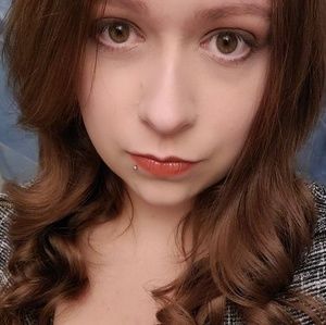 Meet your Posher, Cassandra